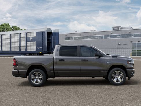 New 2026 RAM 1500 Express AWD/4WD image 21