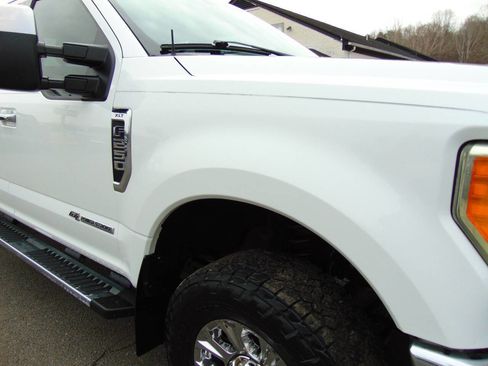 Used 2017 Ford F250 XLT w/ XLT Premium Package image 33