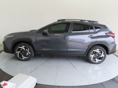 New 2026 Subaru Crosstrek 2.5i Limited w/ Crosstrek Mirror Package image 9