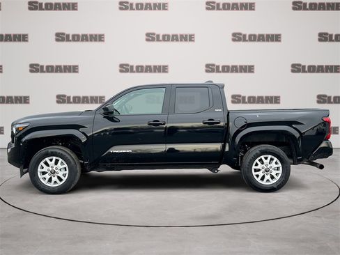 Used 2025 Toyota Tacoma SR5 image 2