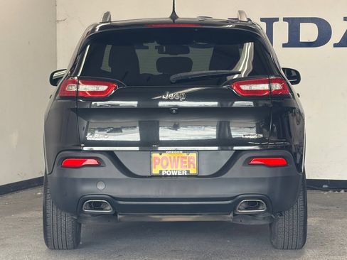 Used 2016 Jeep Cherokee Latitude w/ Comfort/Convenience Group AWD/4WD image 4