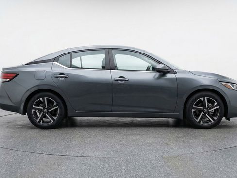 Used 2025 Nissan Sentra SV FWD image 11