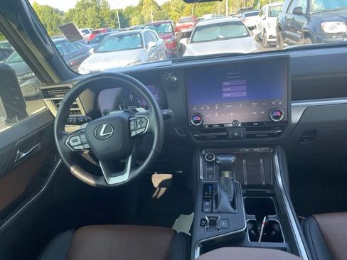 Used 2024 Lexus GX 550 w/ Accessory Package (Z1) AWD/4WD image 8