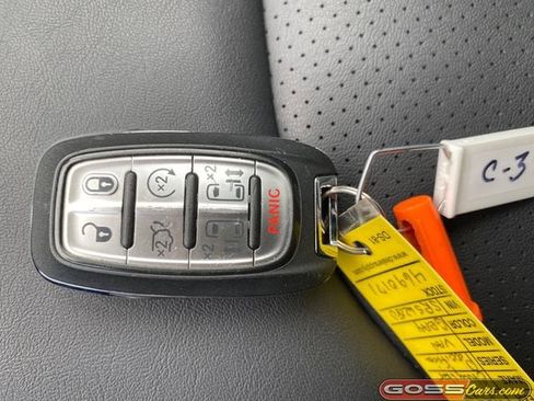 Used 2025 Chrysler Pacifica Select FWD image 28