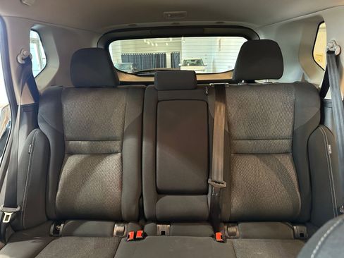 Used 2025 Nissan Rogue SV image 39