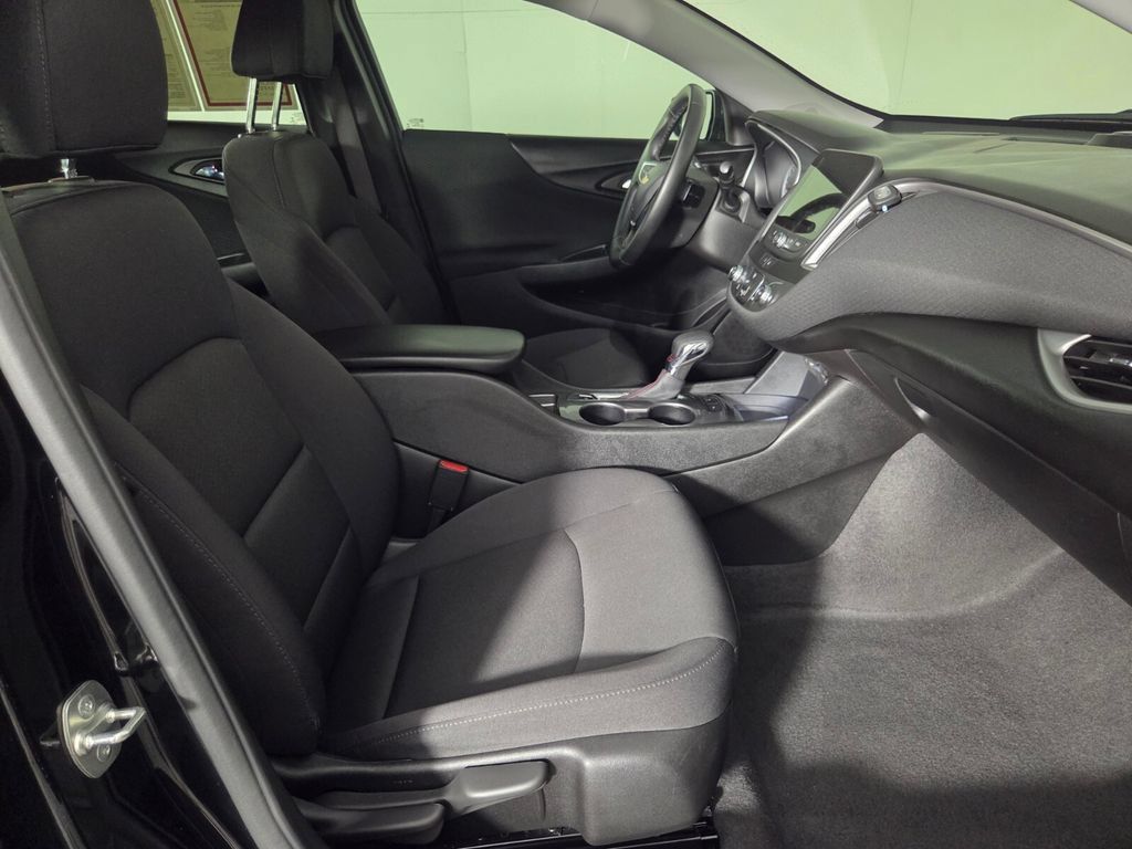 Used 2024 Chevrolet Malibu RS FWD image 30