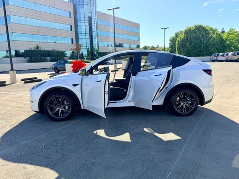 Used 2025 Tesla Model Y Long Range AWD/4WD image 51