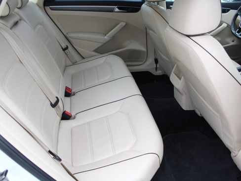 Used 2017 Volkswagen Passat 1.8T R-Line image 6