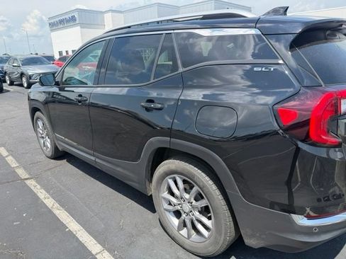 Used 2022 GMC Terrain SLT FWD image 2