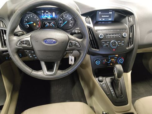 Used 2018 Ford Focus SE w/ Cold Weather Package FWD image 22