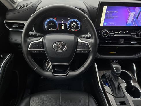 Used 2023 Toyota Highlander Limited image 13