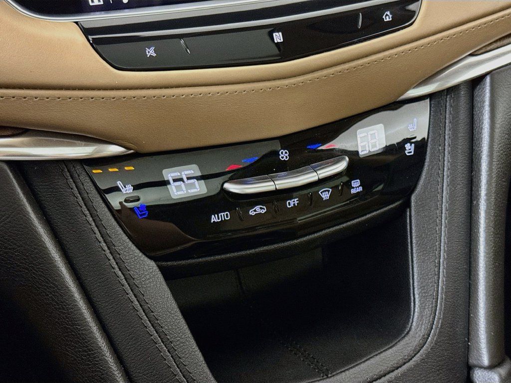 Used 2021 Cadillac XT5 Premium Luxury w/ Platinum Package AWD/4WD image 19