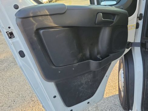 Used 2025 RAM ProMaster 2500 w/ Convenience Group FWD image 16