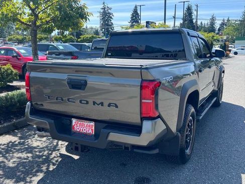 Certified 2025 Toyota Tacoma TRD Off-Road AWD/4WD image 7