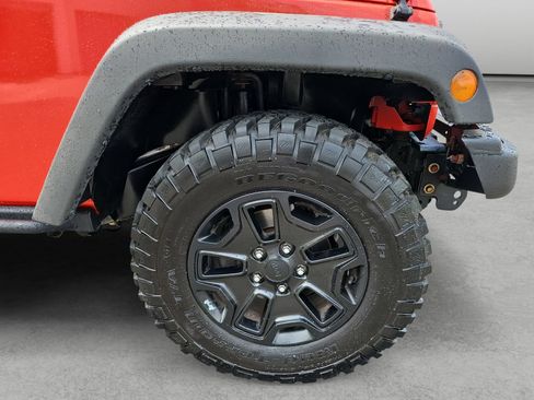 Used 2013 Jeep Wrangler Unlimited Sahara AWD/4WD image 39