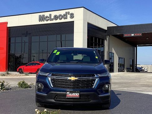Used 2023 Chevrolet Traverse LS image 2