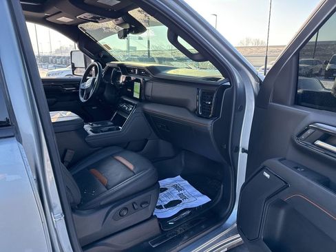 Used 2024 GMC Sierra 2500 AT4 w/ AT4 Premium Plus Package image 14
