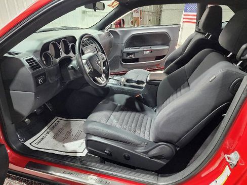 Used 2012 Dodge Challenger SXT RWD image 9