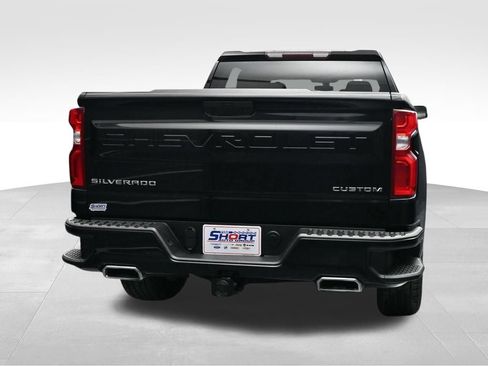 Used 2020 Chevrolet Silverado 1500 Custom w/ Custom Value Package RWD image 4