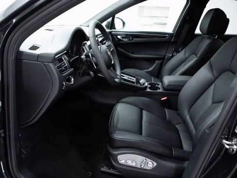 Certified 2025 Porsche Macan image 17