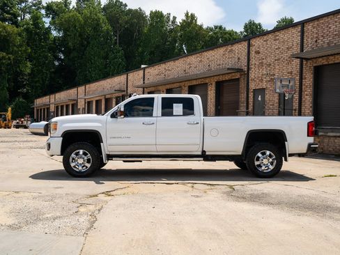 Used 2016 GMC Sierra 3500 Denali w/ Duramax Plus Package AWD/4WD image 4
