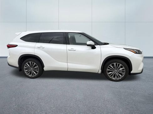 Used 2020 Toyota Highlander Platinum AWD/4WD image 3