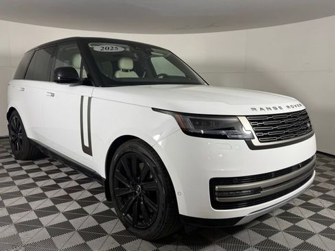 Used 2025 Land Rover Range Rover SE image 10