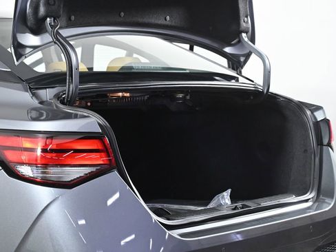 Used 2024 Nissan Sentra SV w/ SV Premium Package image 32