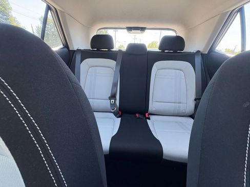 Used 2025 Hyundai Venue SEL FWD image 39