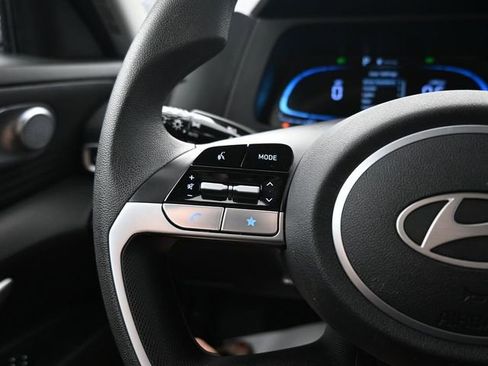 Used 2025 Hyundai Elantra SE image 14