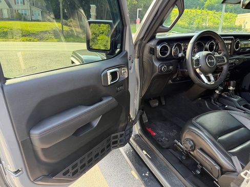 Used 2023 Jeep Wrangler Unlimited Rubicon 392 w/ Dual Top Group AWD/4WD image 10
