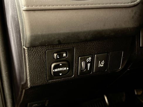 Used 2018 Toyota RAV4 LE image 30