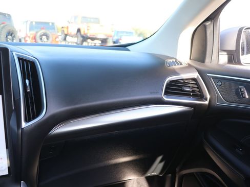 Used 2024 Ford Edge Titanium image 27