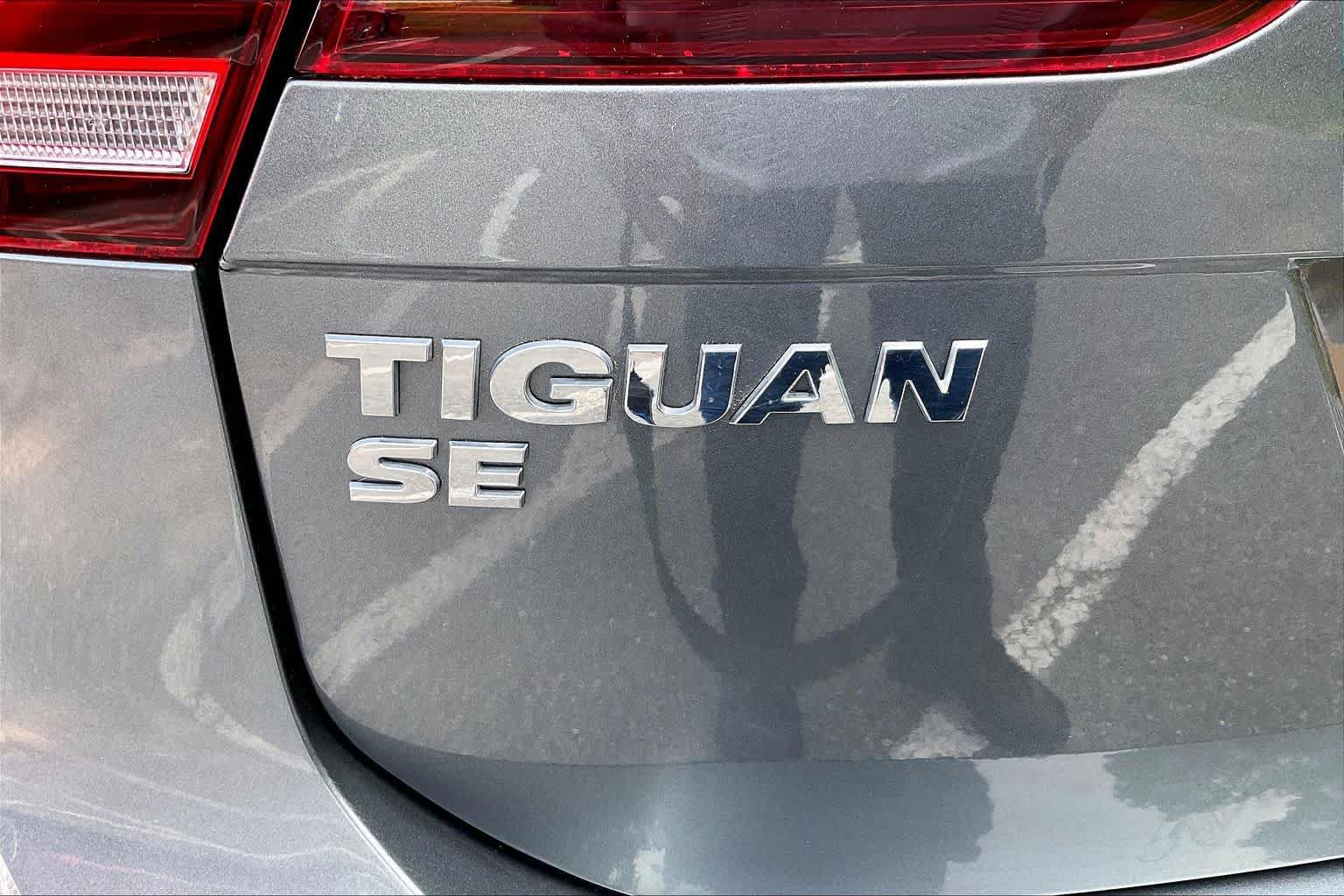 Used 2021 Volkswagen Tiguan SE w/ Panoramic Sunroof Package AWD/4WD image 9