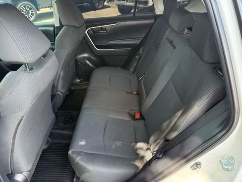 Used 2021 Toyota RAV4 LE FWD image 14