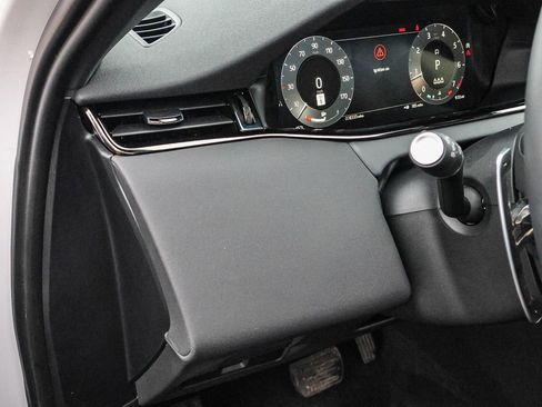 Used 2025 Land Rover Range Rover Evoque S image 32