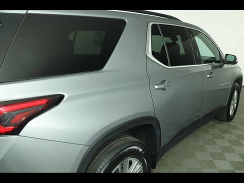 Used 2023 Chevrolet Traverse LT image 16