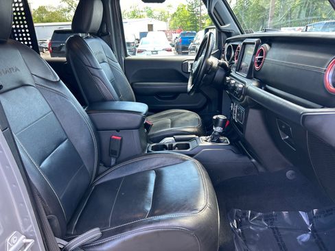 Used 2020 Jeep Wrangler Unlimited Sahara AWD/4WD image 17