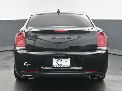 Used 2022 Chrysler 300 Touring w/ Sport Appearance Package RWD image 5