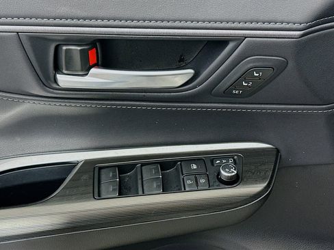 Used 2024 Toyota Venza Limited image 18