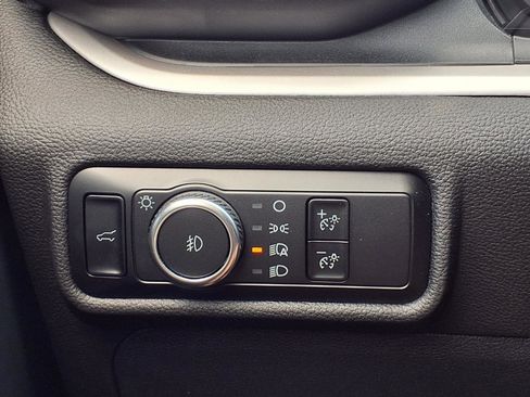 Used 2024 Ford Explorer XLT w/ Equipment Group 202A AWD/4WD image 19