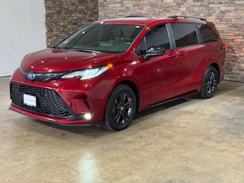 Used 2025 Toyota Sienna XSE w/ XSE Plus Package AWD/4WD image 3