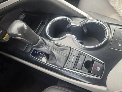 Used 2019 Toyota Camry XLE FWD image 17