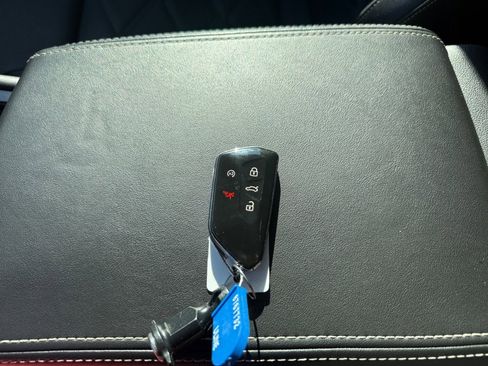 Used 2024 Volkswagen Atlas SE image 38