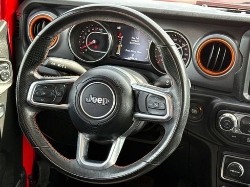 Used 2022 Jeep Gladiator Mojave AWD/4WD image 11