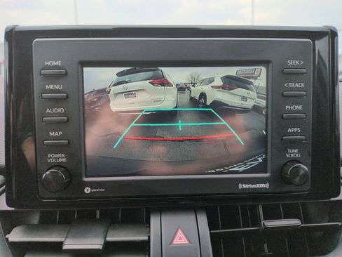 Used 2021 Toyota RAV4 LE image 20