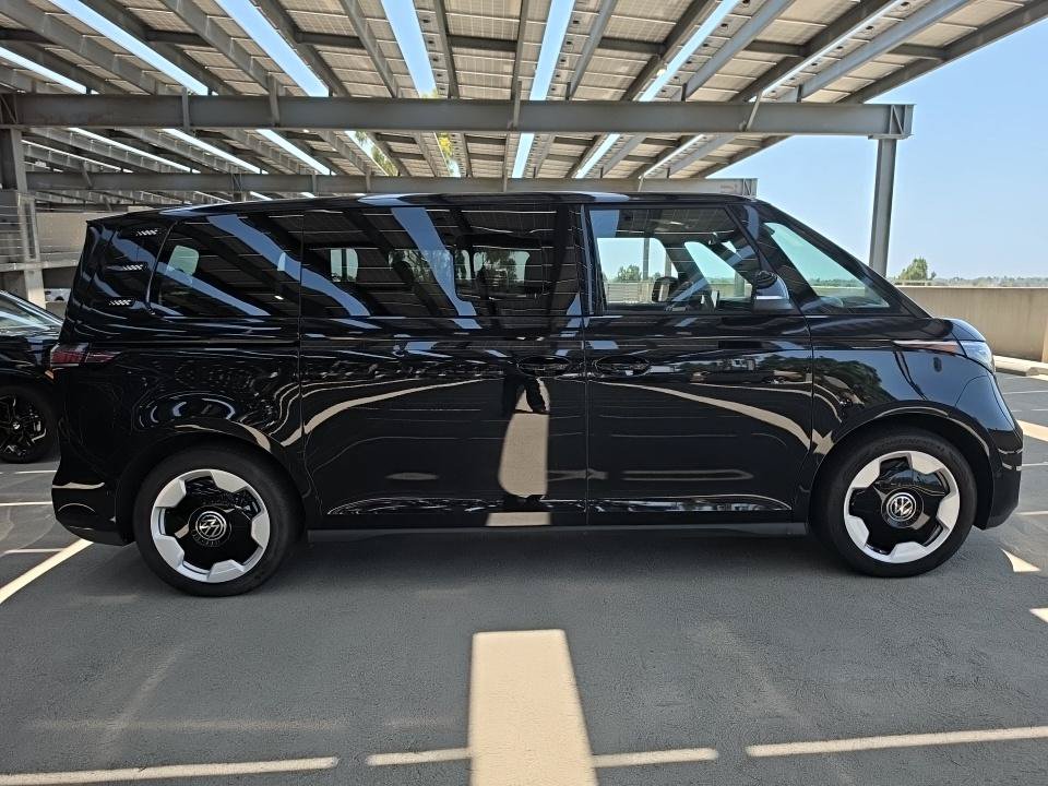Used 2025 Volkswagen ID. Buzz Pro S Plus RWD image 3