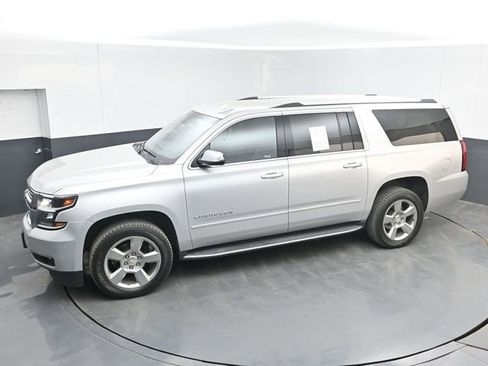 Used 2020 Chevrolet Suburban Premier AWD/4WD image 41