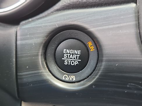 Used 2021 Jeep Grand Cherokee Laredo RWD image 34