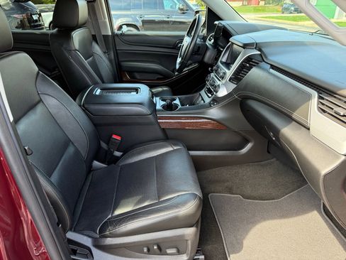 Used 2017 GMC Yukon SLT w/ Premium Edition image 32